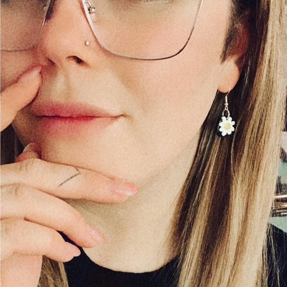 Daisy earrings 💛 - Picture 2 of 2